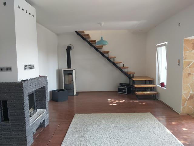 Móron, az uszoda közelében eladó egy 100 m2-es, tégla építésű, klimatizált családi ház (zártkert) Móron, az uszoda közelében eladó egy 100 m2-es, tégla építésű, klimatizált családi ház (zártkert)