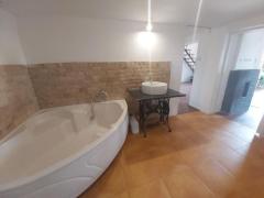 Móron, az uszoda közelében eladó egy 100 m2-es, tégla építésű, klimatizált családi ház (zártkert) Móron, az uszoda közelében eladó egy 100 m2-es, tégla építésű, klimatizált családi ház (zártkert)