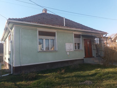 Ráckevén jó állapotú családi ház, 2044 nm.-es nagy telekkel eladó!!!!  45,9 M. Ft.