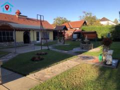 Eladó családi ház, gondozott kerttel, csendes környéken